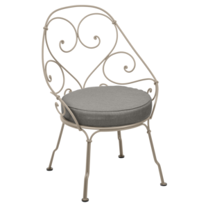 Fermob 1900 fauteuil met grey taupe zitkussen-Nutmeg