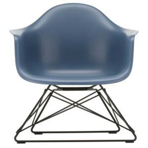 Vitra Eames LAR loungestoel met zwart onderstel-Zee blauw