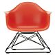 Vitra Eames LAR loungestoel met zwart onderstel-Poppy rood
