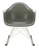Vitra Eames RAR Fiberglass schommelstoel met wit onderstel-Raw Umber-Esdoorn donker