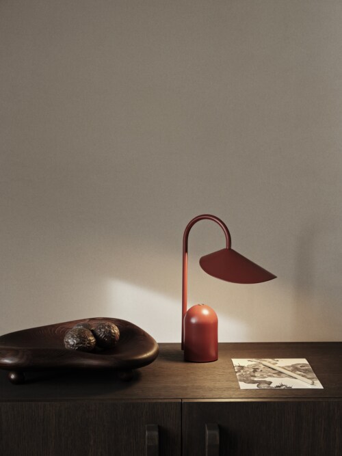 Ferm Living Arum draagbare tafellamp-Oxide Red