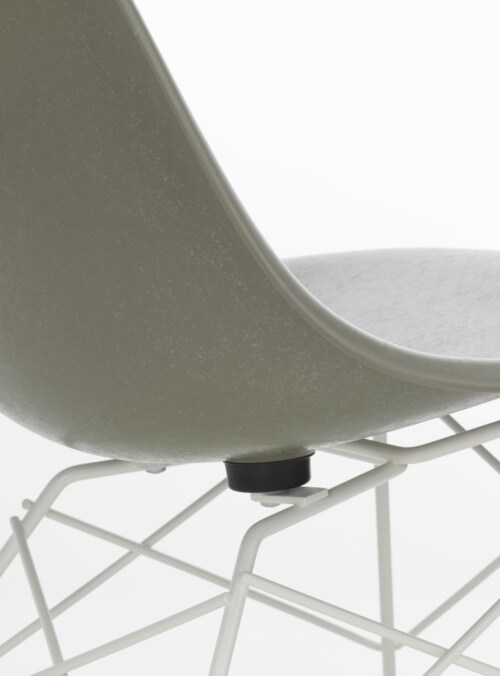 Vitra Eames LSR Fiberglass loungestoel met wit onderstel-Classic Red