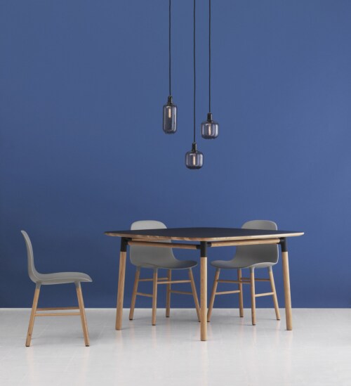 Normann Copenhagen Form tafel-Blauw-120x120 cm