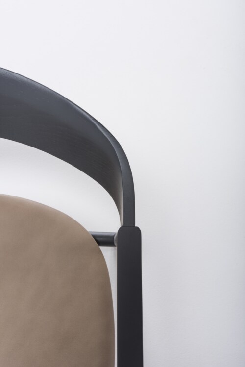 Gazzda Muna Lacquer Dakar Leather Lounge Chair stoel