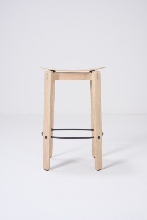 Gazzda Nora Oak Bar Chair barkruk zonder rugleuning-68 cm