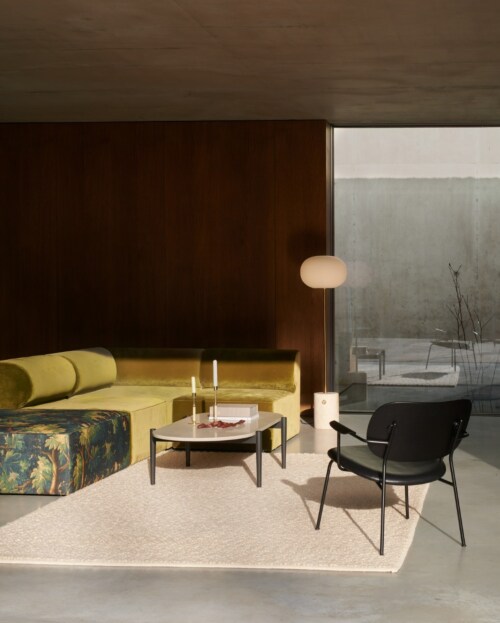 Audo Copenhagen Co lounge fauteuil - Dark Stained Oak - gestoffeerde zitting-Audo Copenhagen Bouclé 02