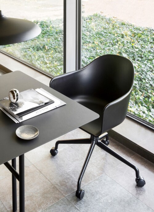 Audo Copenhagen Harbour stoel - zwart onderstel-Light grey