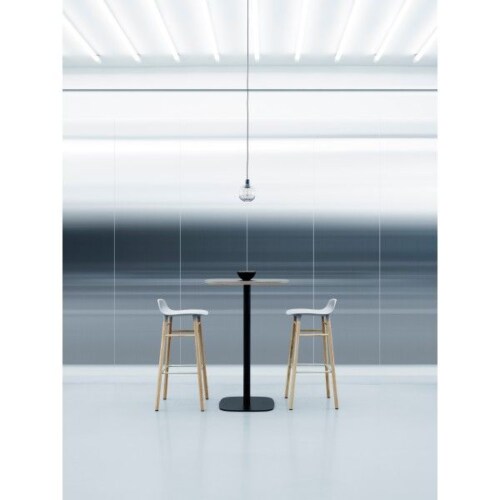 Normann Copenhagen Form Barstool barkruk eiken onderstel-Zithoogte 75 cm-Zwart