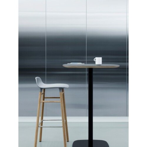 Normann Copenhagen Form Barstool barkruk eiken onderstel-Zithoogte 75 cm-Zwart