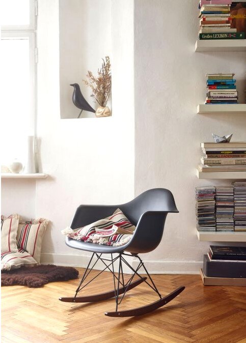 Vitra Eames RAR schommelstoel met zwart onderstel-Cotton white-Esdoorn goud