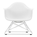 Vitra Eames LAR loungestoel met wit onderstel