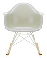 Vitra Eames RAR Fiberglass schommelstoel met wit onderstel